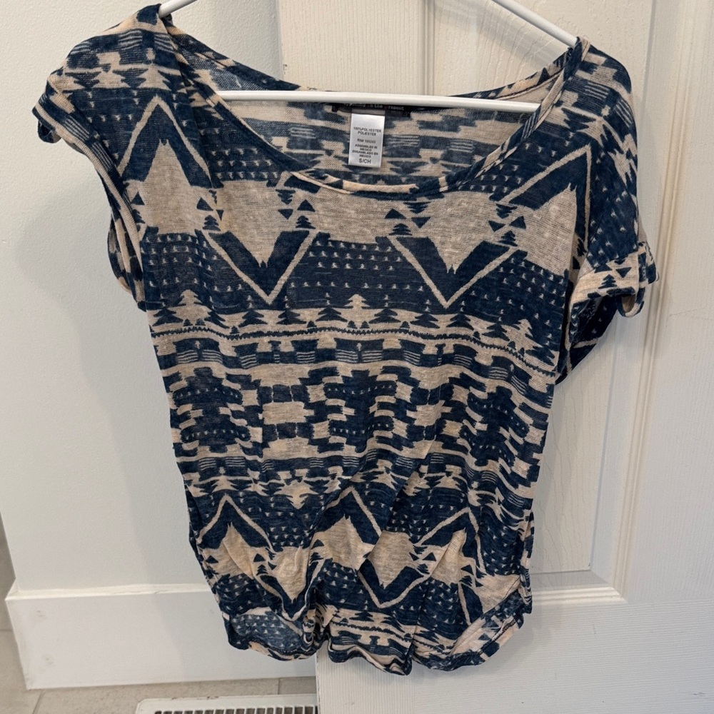Happening in the Present Geometric Blue and Beige Short Sleeve Top